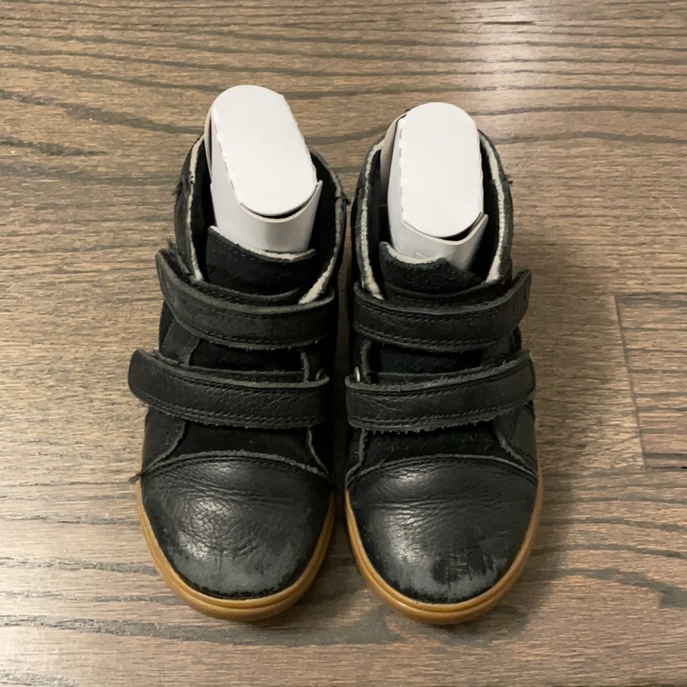 UGG RENNON II, black with rubber sole, size 9